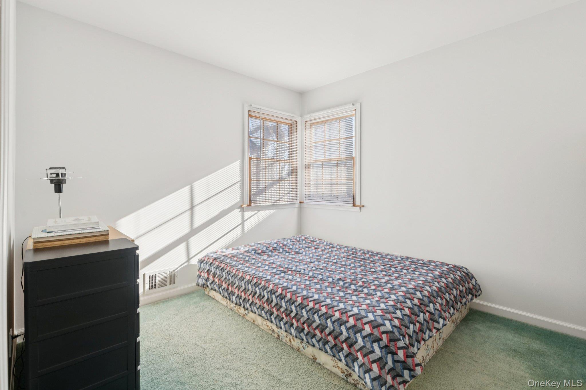 #11 photo, 4 Oakley Drive, सफ़ोक काउंटी Huntington Station , NY 11746