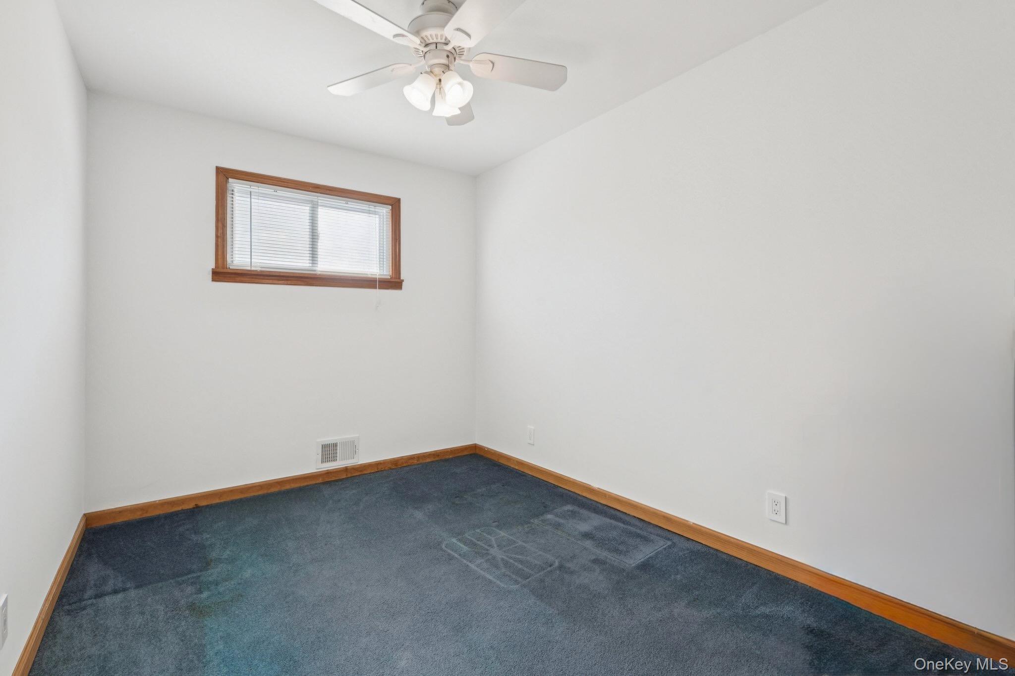 #13 photo, 4 Oakley Drive, सफ़ोक काउंटी Huntington Station , NY 11746