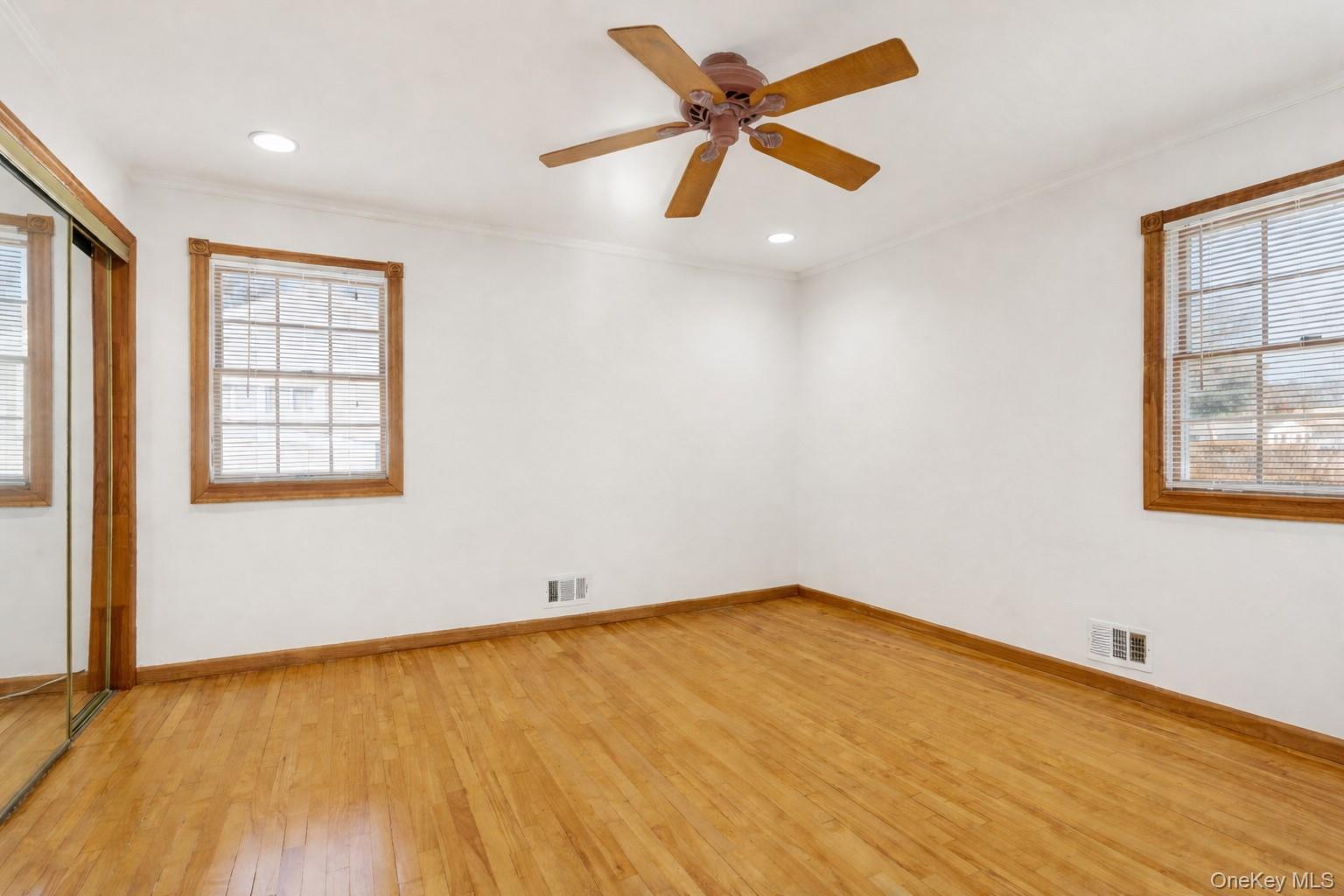 #15 photo, 4 Oakley Drive, सफ़ोक काउंटी Huntington Station , NY 11746