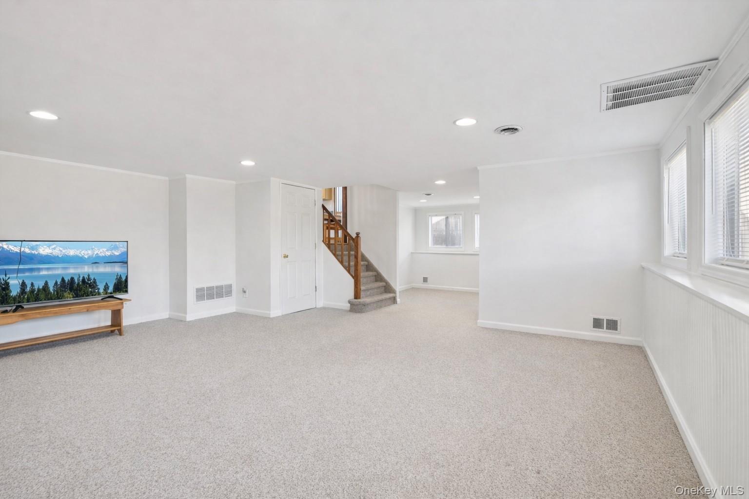 #18 photo, 4 Oakley Drive, सफ़ोक काउंटी Huntington Station , NY 11746