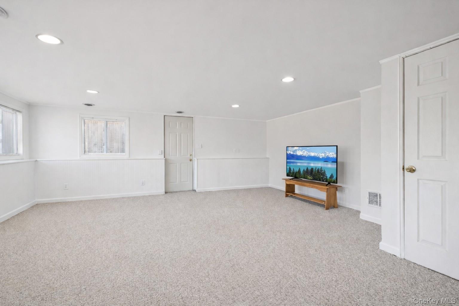 #19 photo, 4 Oakley Drive, सफ़ोक काउंटी Huntington Station , NY 11746