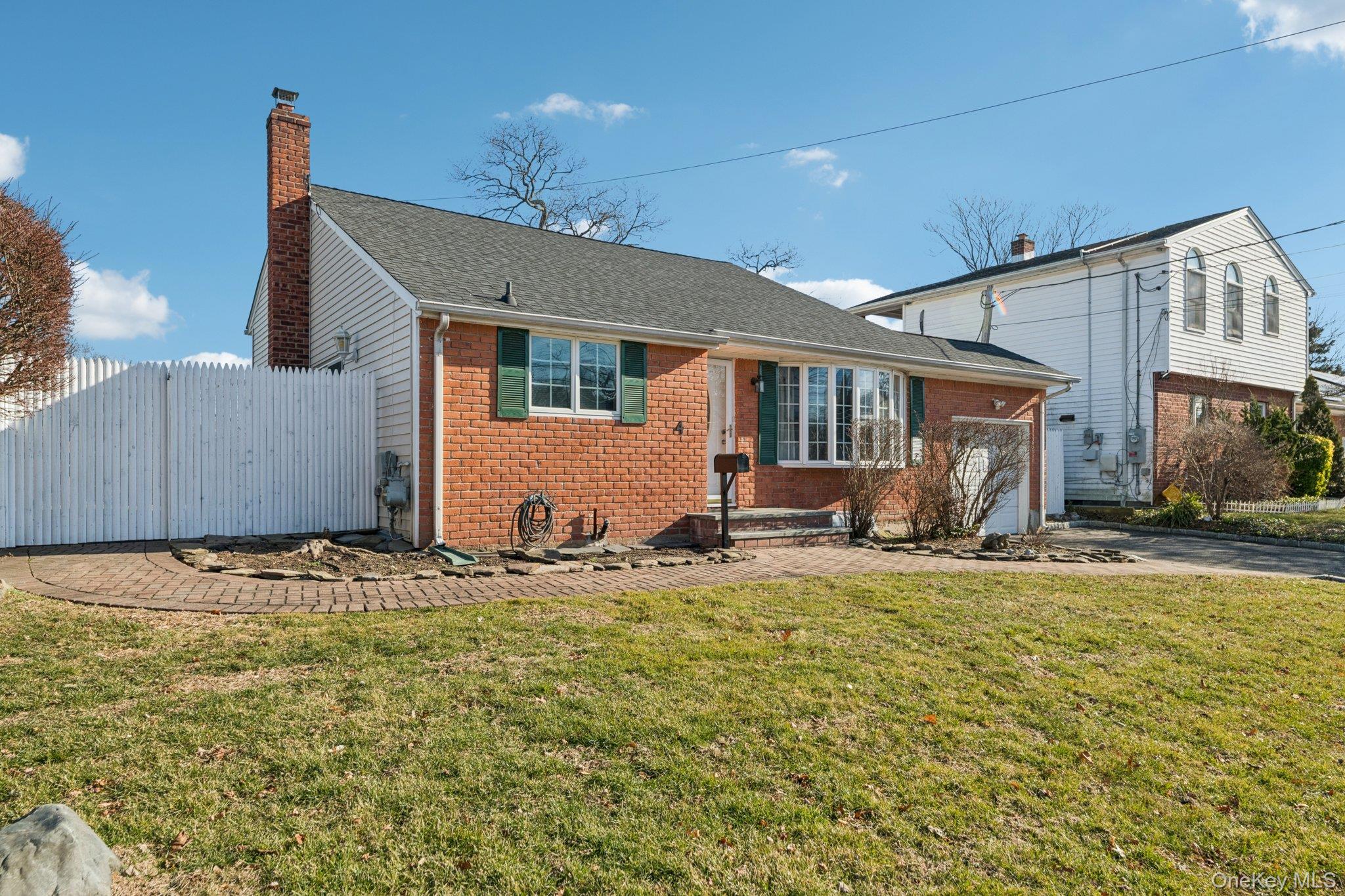 #3 photo, 4 Oakley Drive, सफ़ोक काउंटी Huntington Station , NY 11746