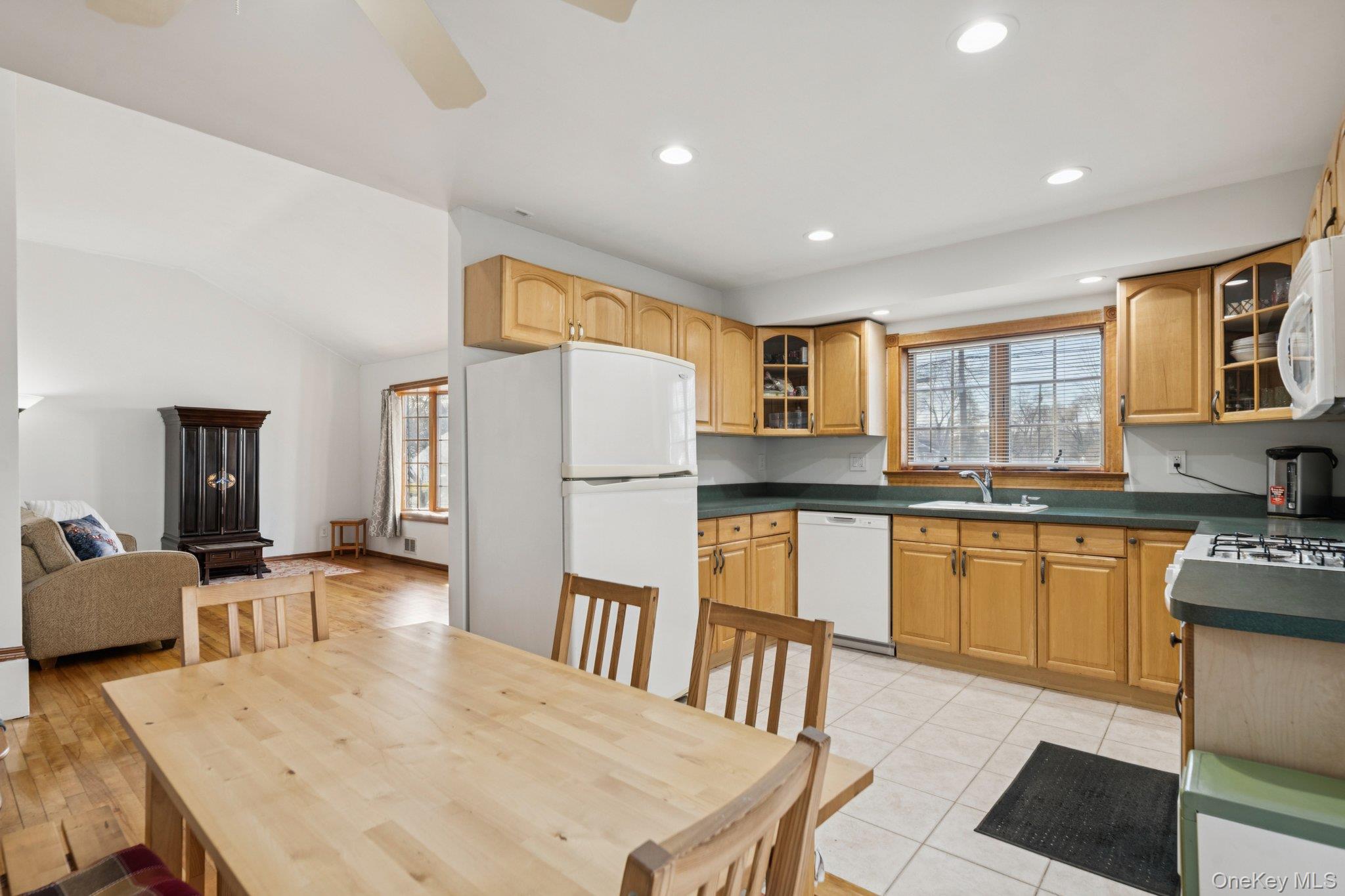 #7 photo, 4 Oakley Drive, सफ़ोक काउंटी Huntington Station , NY 11746