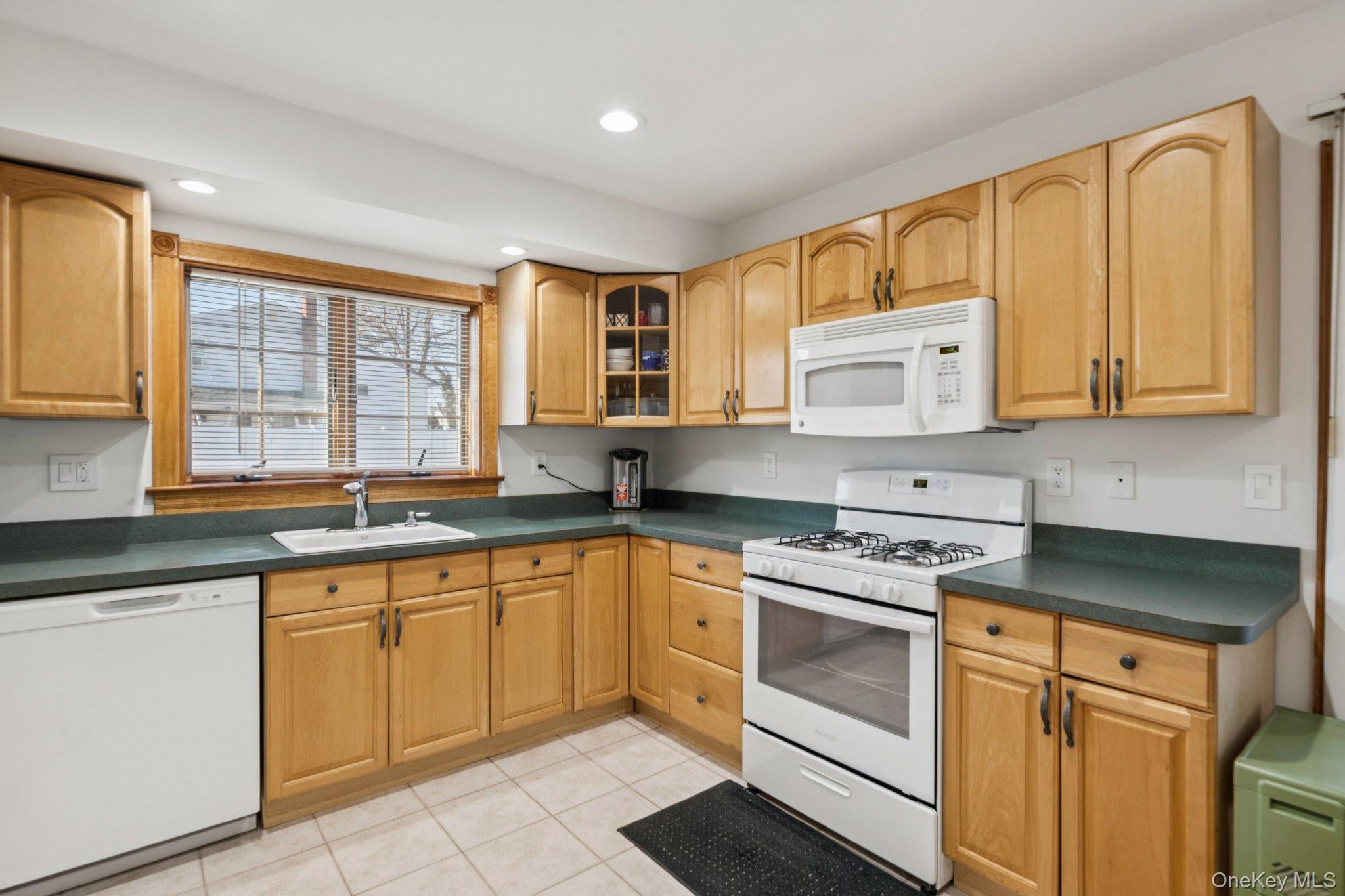 #8 photo, 4 Oakley Drive, सफ़ोक काउंटी Huntington Station , NY 11746