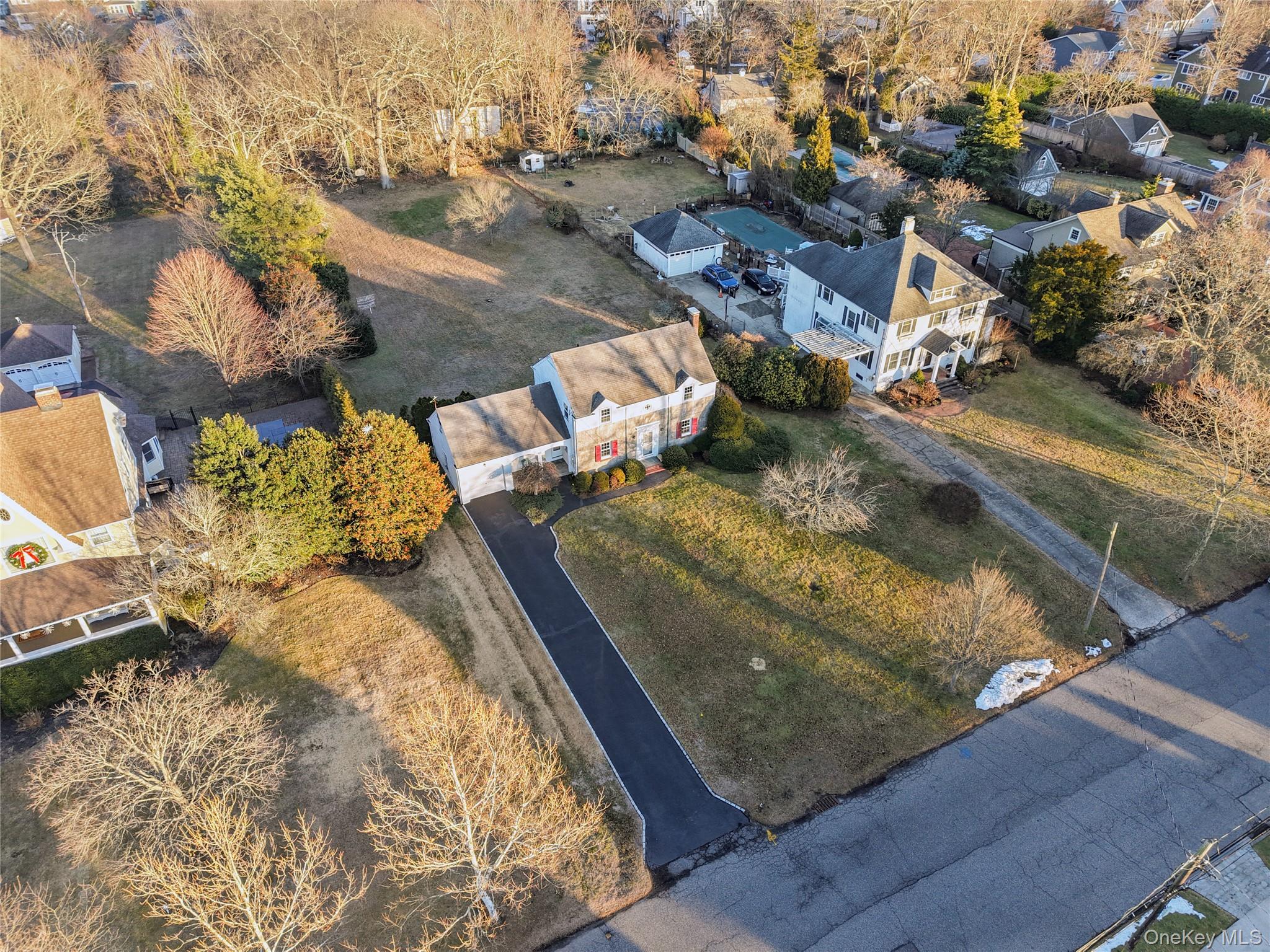 #12 photo, 239 Greene Avenue, सफ़ोक काउंटी Sayville , NY 11782