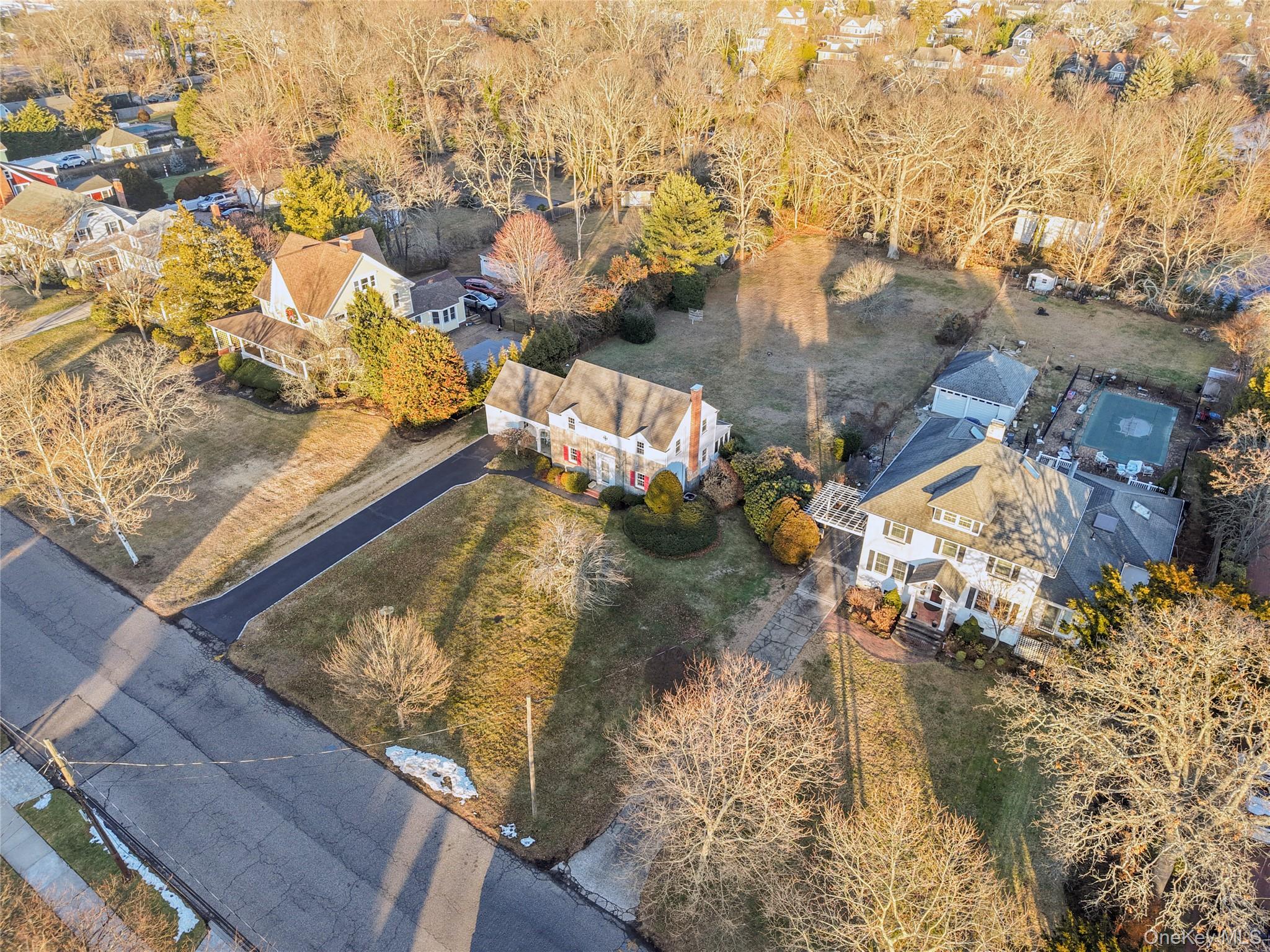 #13 photo, 239 Greene Avenue, सफ़ोक काउंटी Sayville , NY 11782