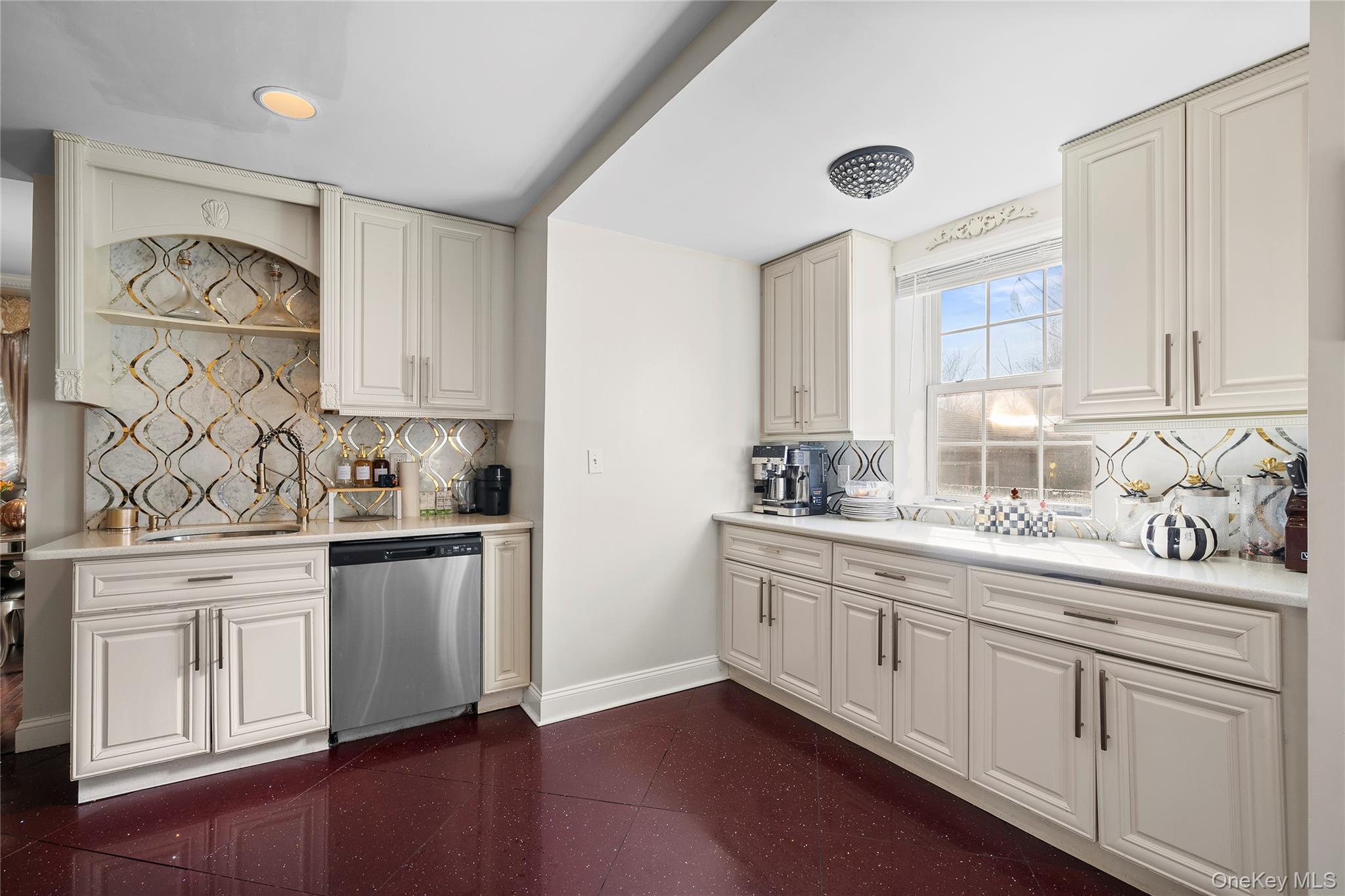 #11 photo, 70 Park Avenue, Bay Shore , NY 11706