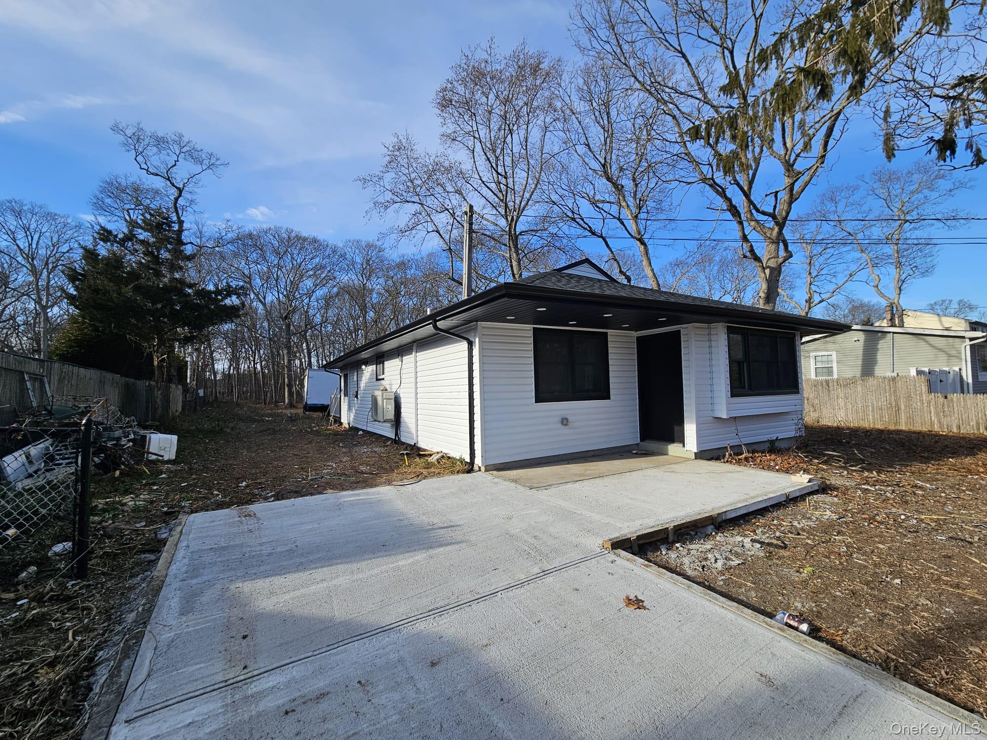 #1 photo, 52 Crystal Beach Boulevard, 东长岛 Moriches , NY 11955