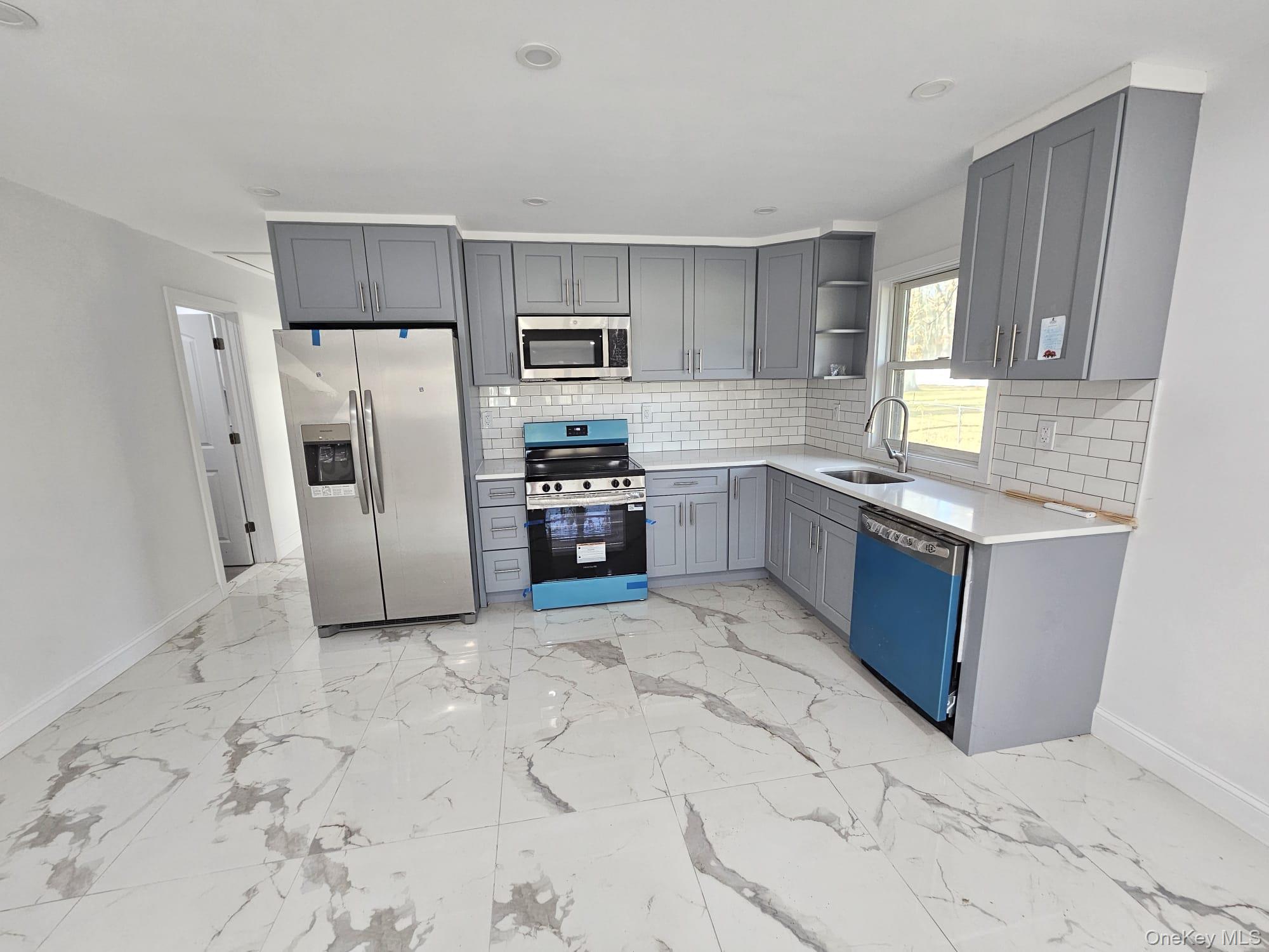 #13 photo, 52 Crystal Beach Boulevard, 东长岛 Moriches , NY 11955