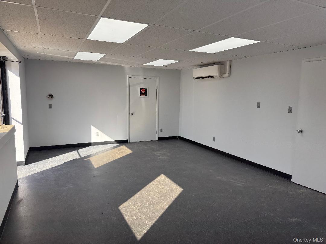 #4 photo, 91 A Moffitt Boulevard, سوفولك Bay Shore , NY 11706