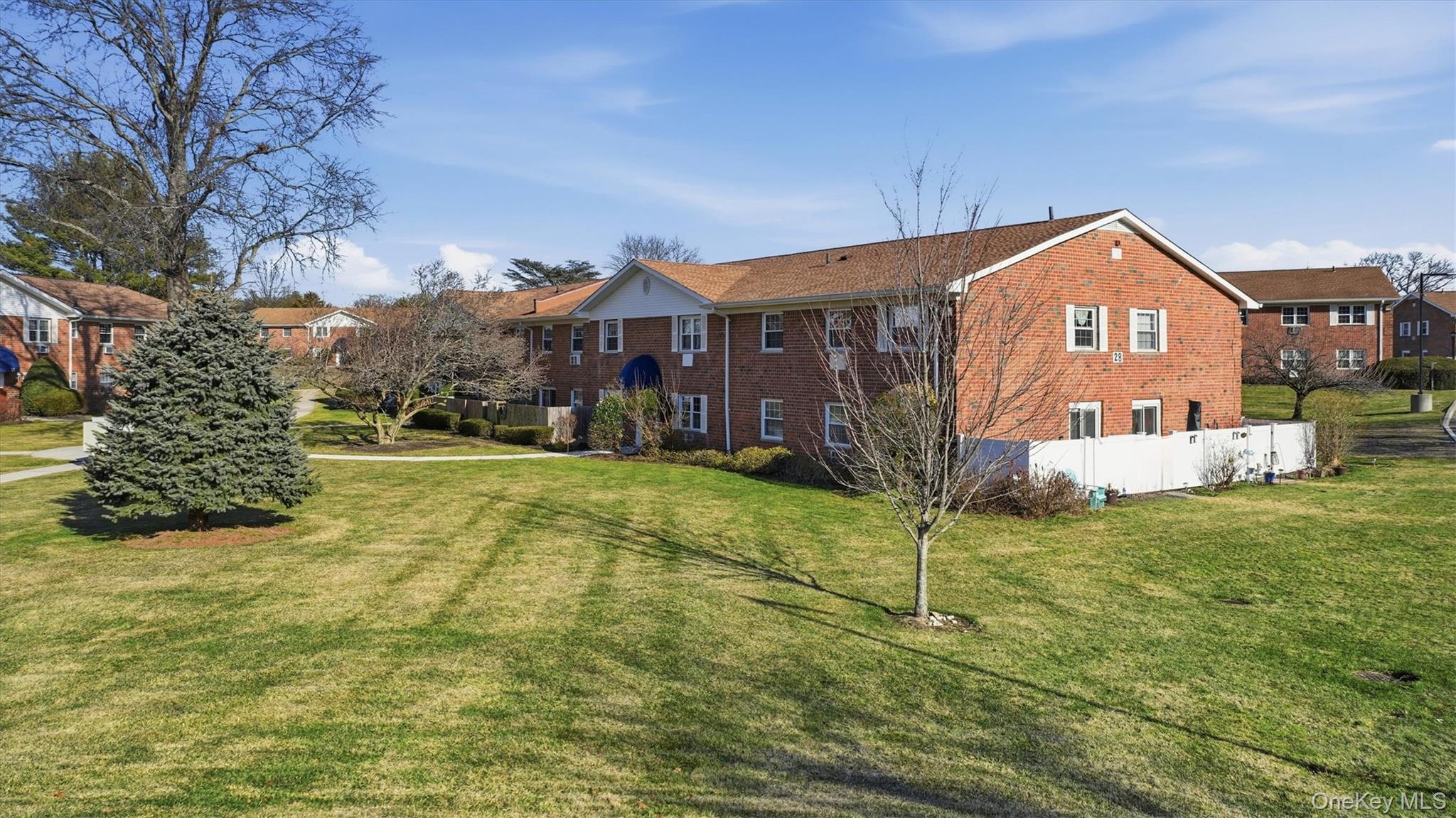 #19 photo, 460 Old Town Road, सफ़ोक काउंटी Port Jefferson Station , NY 11766