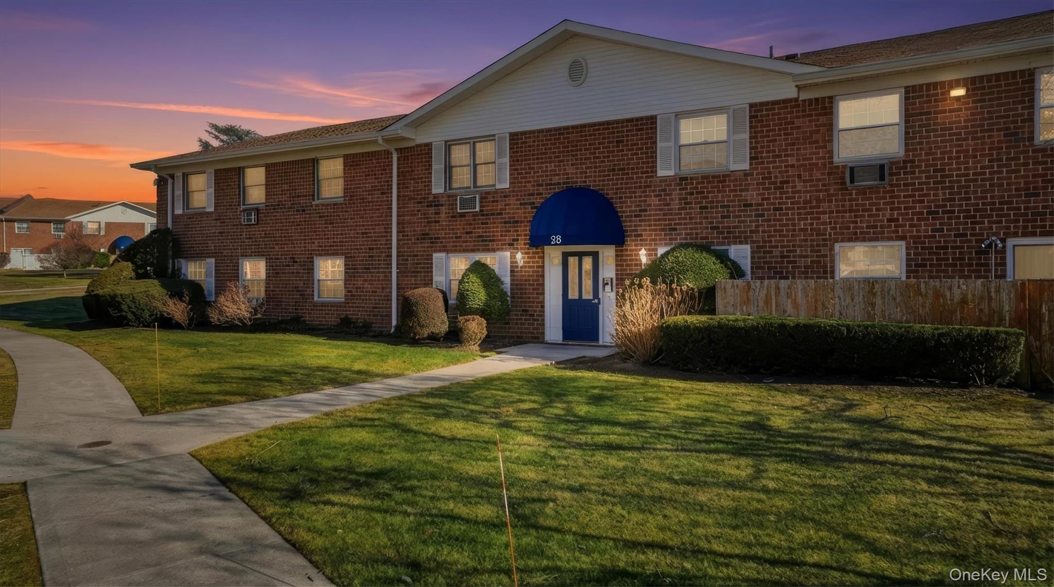 #2 photo, 460 Old Town Road, सफ़ोक काउंटी Port Jefferson Station , NY 11766