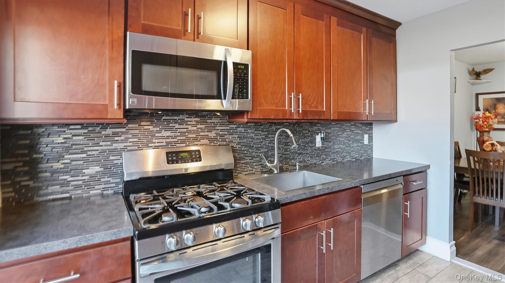 #8 photo, 460 Old Town Road, सफ़ोक काउंटी Port Jefferson Station , NY 11766