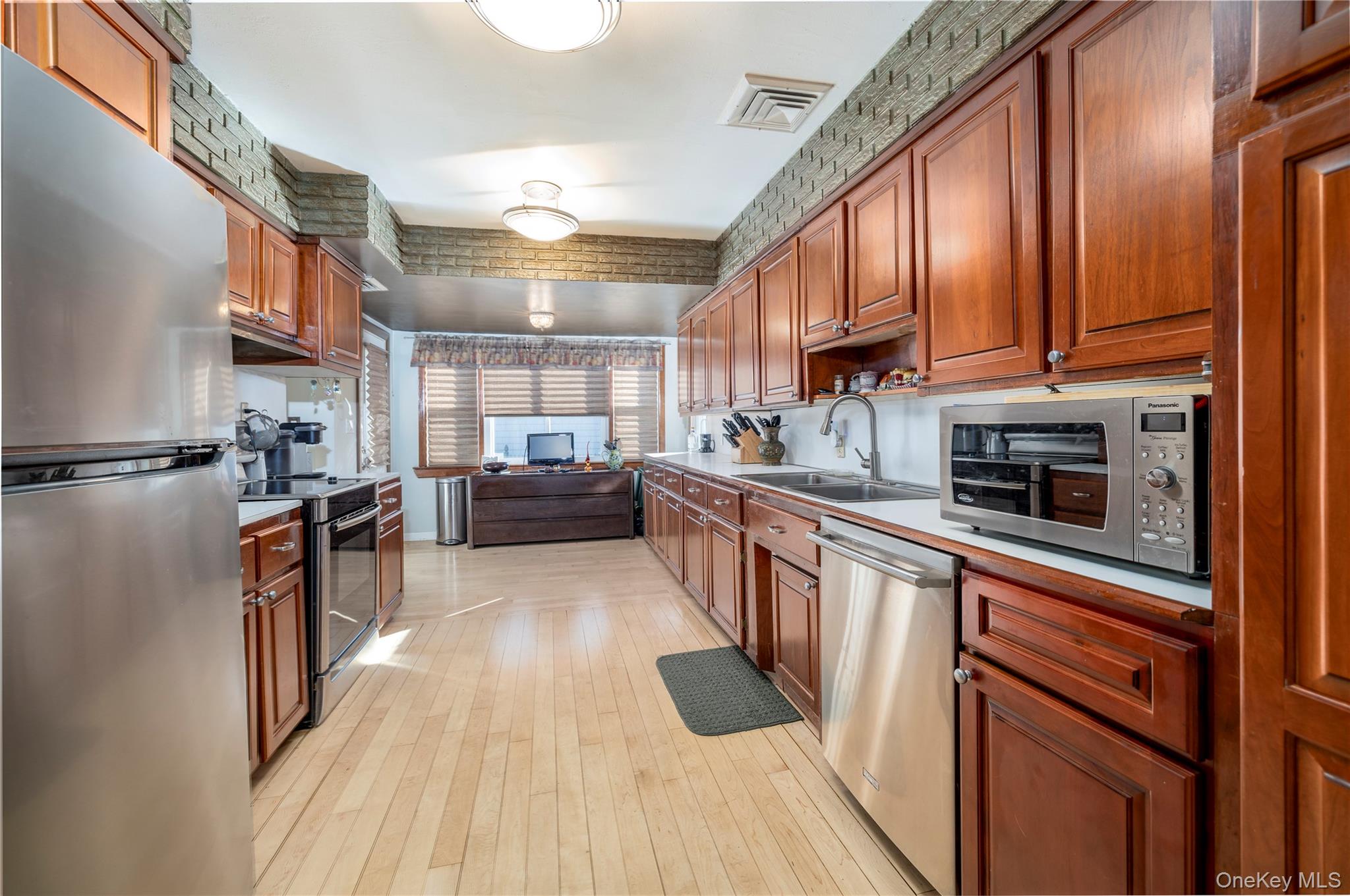 #8 photo, 136 Greenway Road, 롱 아일랜드 Lido Beach , NY 11561