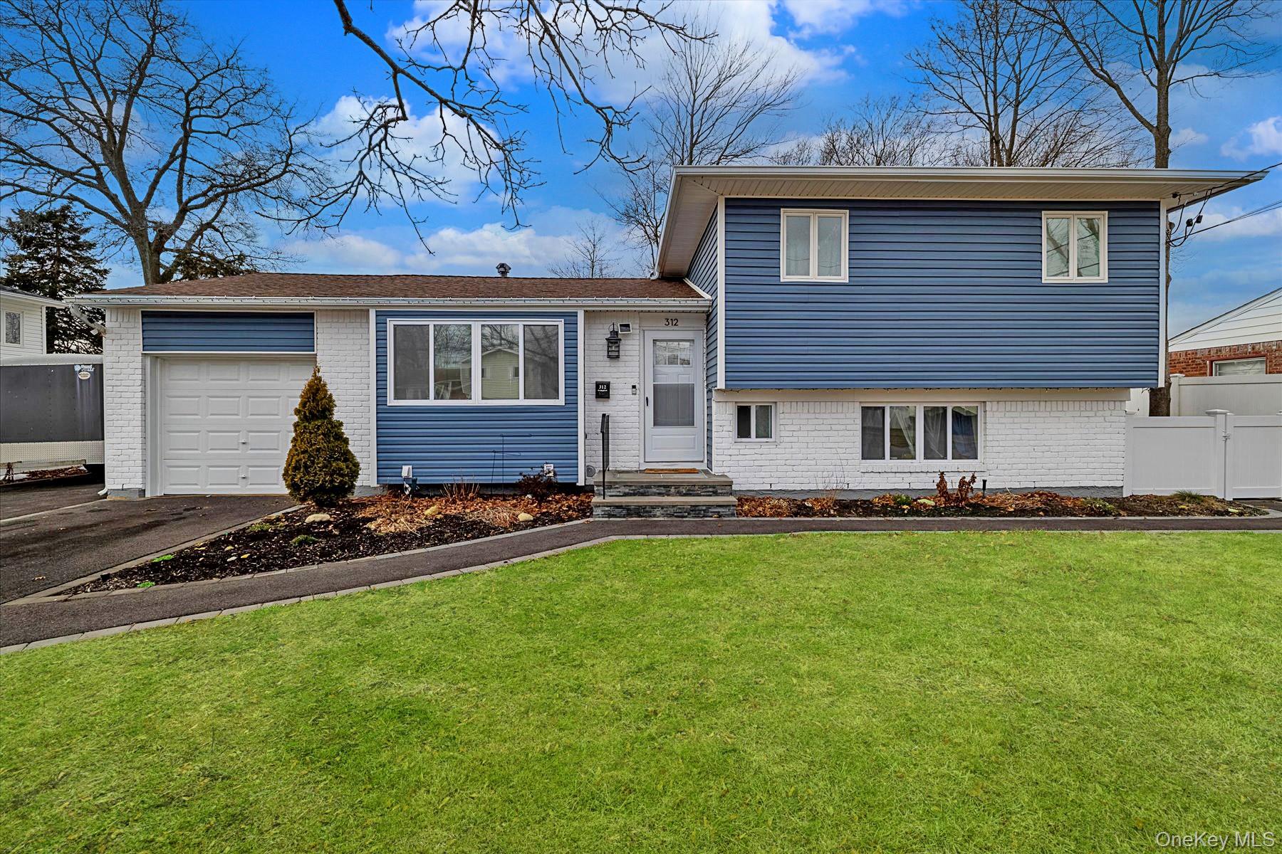 #1 photo, 312 W 20th Street, सफ़ोक काउंटी Deer Park , NY 11729