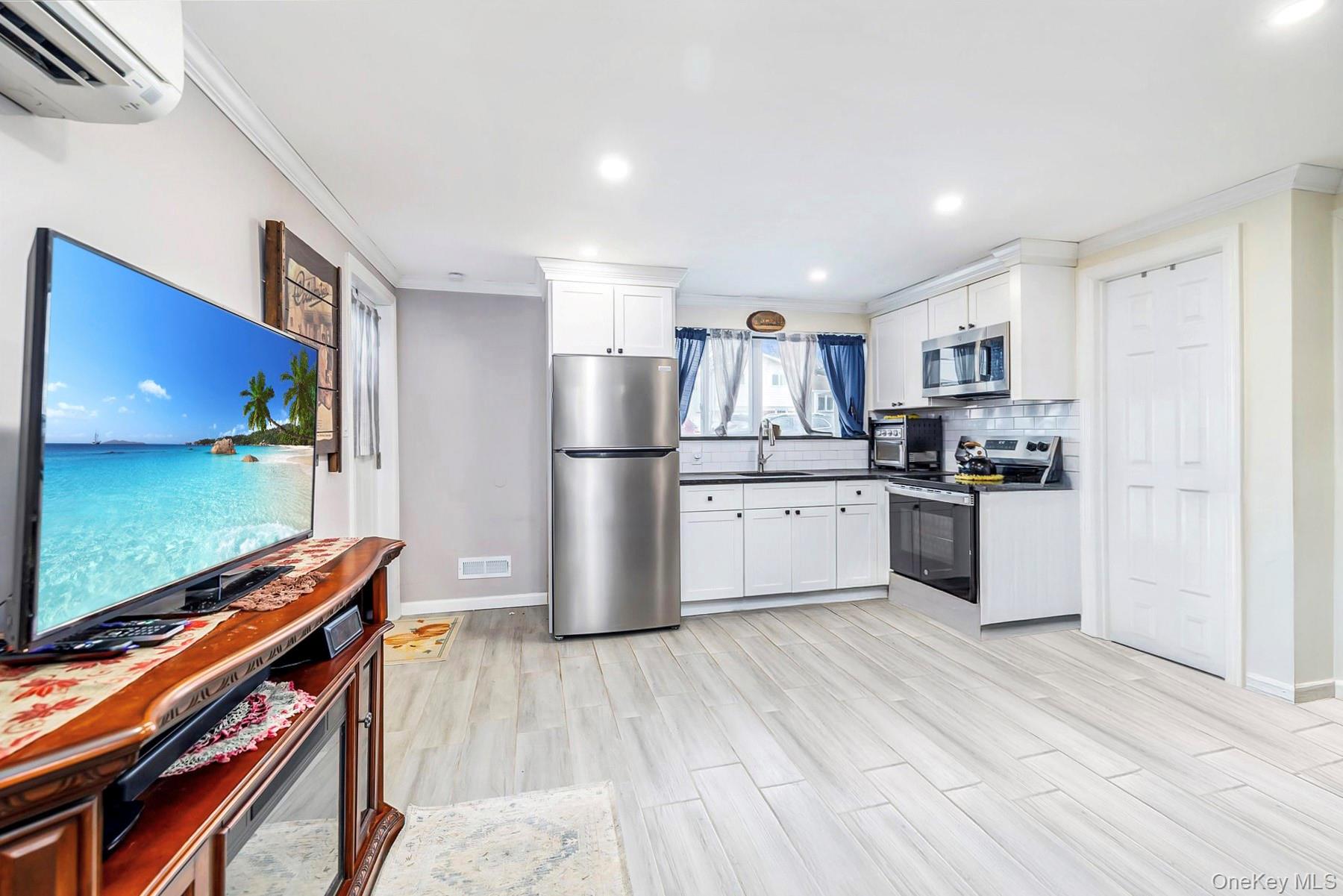 #14 photo, 312 W 20th Street, सफ़ोक काउंटी Deer Park , NY 11729