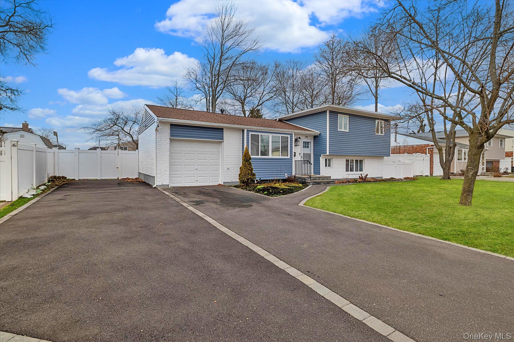 #3 photo, 312 W 20th Street, सफ़ोक काउंटी Deer Park , NY 11729