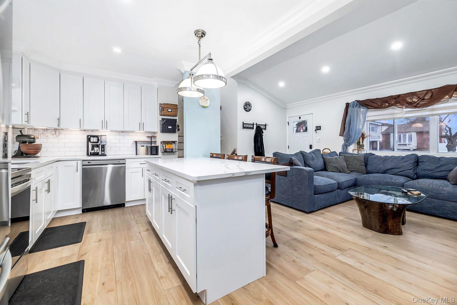 #6 photo, 312 W 20th Street, सफ़ोक काउंटी Deer Park , NY 11729