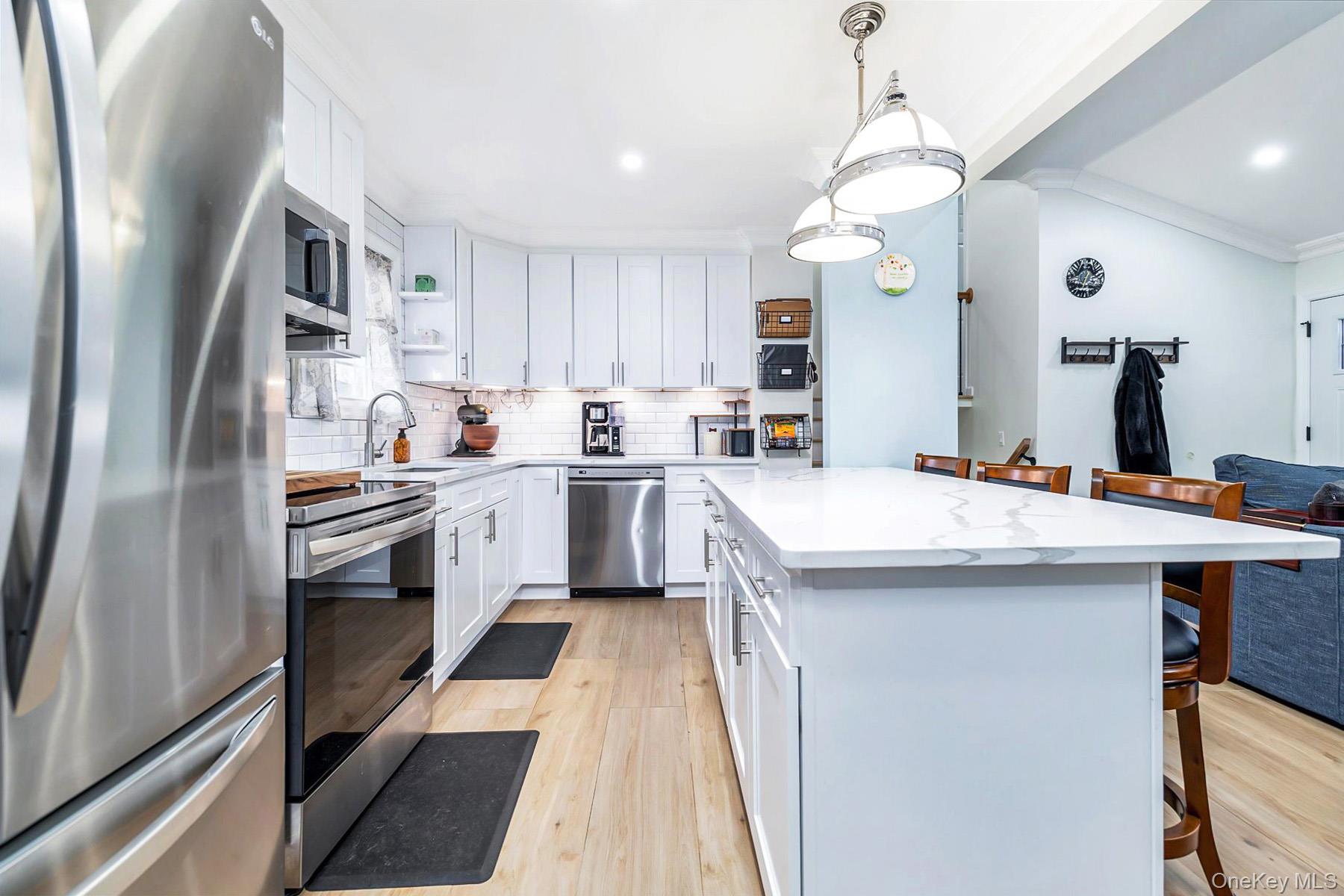 #7 photo, 312 W 20th Street, सफ़ोक काउंटी Deer Park , NY 11729