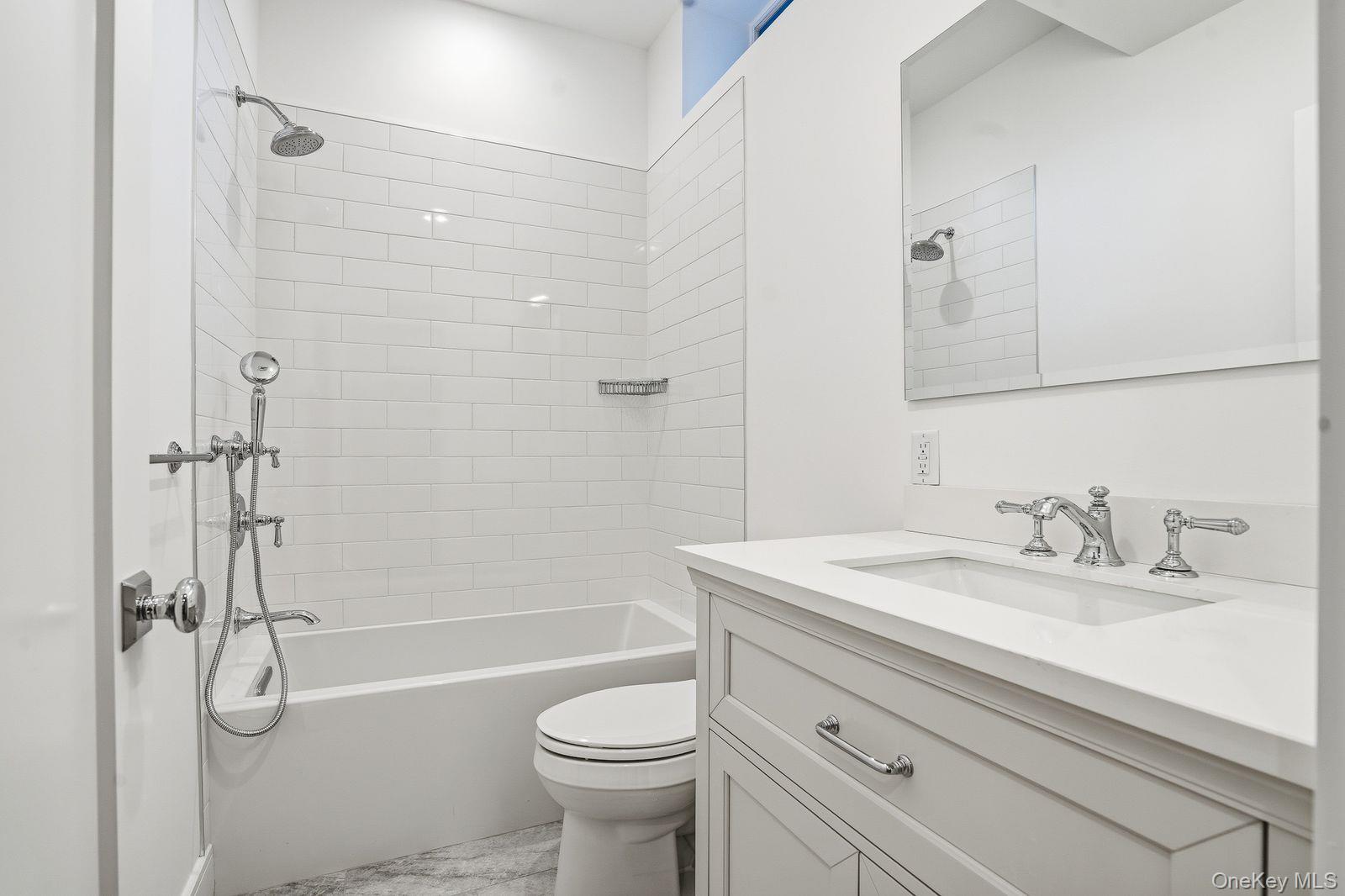 #14 photo, 71 Henry Avenue, 뉴욕주 Harrison , NY 10528