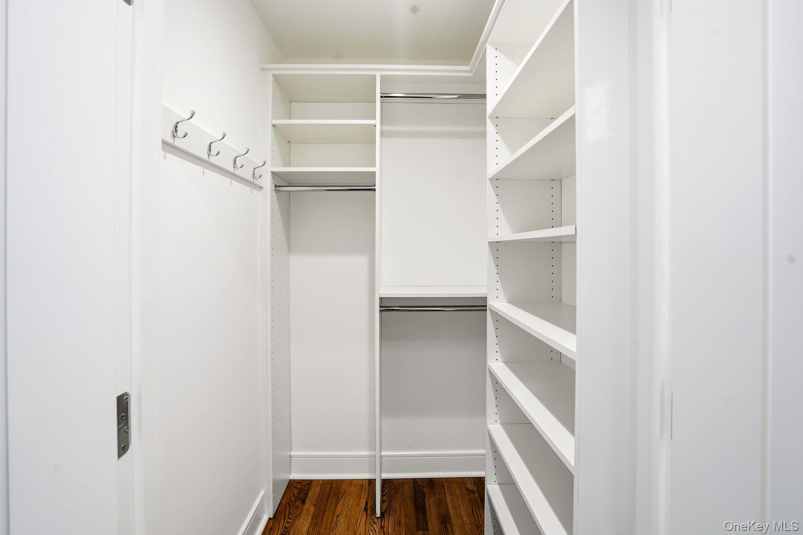 #11 photo, 71 Henry Avenue, 뉴욕주 Harrison , NY 10528