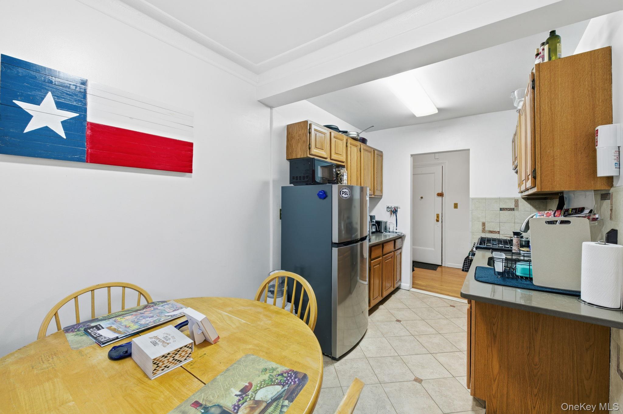 #7 photo, 1 Broad Parkway, White Plains , NY 10601