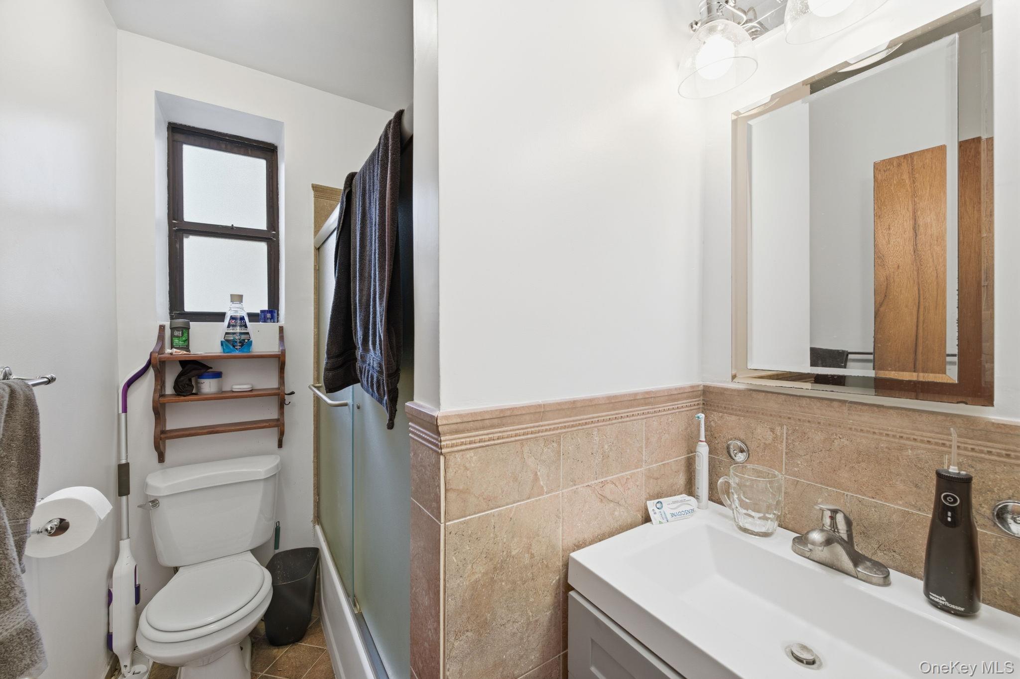 #8 photo, 1 Broad Parkway, White Plains , NY 10601