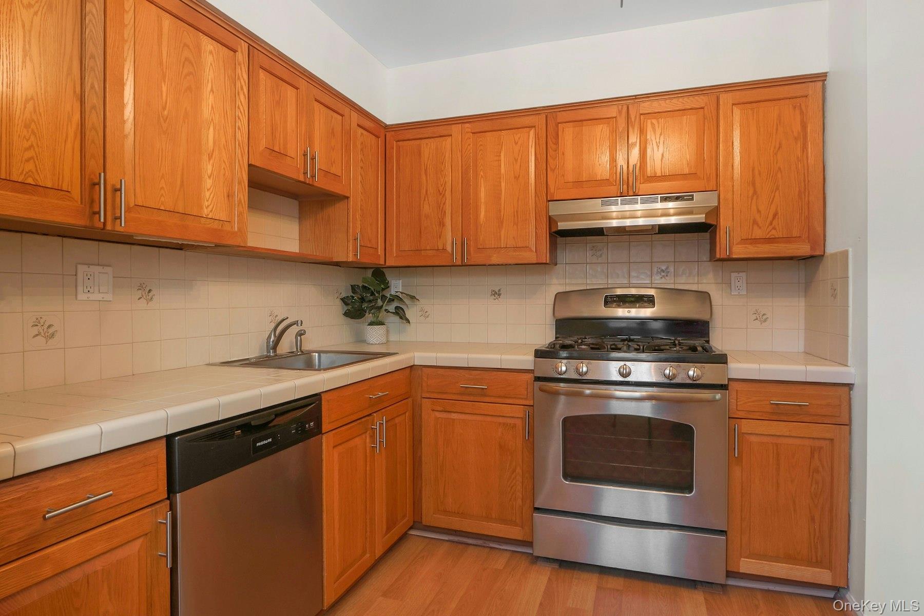 #10 photo, 102 Yorkshire Drive, Suffern , NY 10901