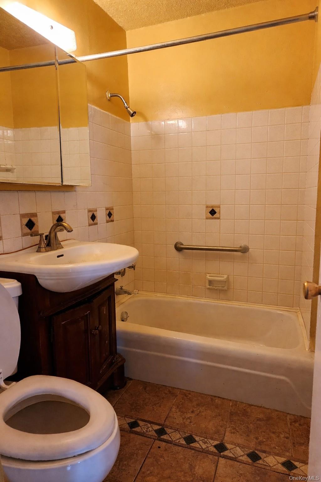 #11 photo, 1966 Newbold Avenue, 브롱크스 Bronx , NY 10472