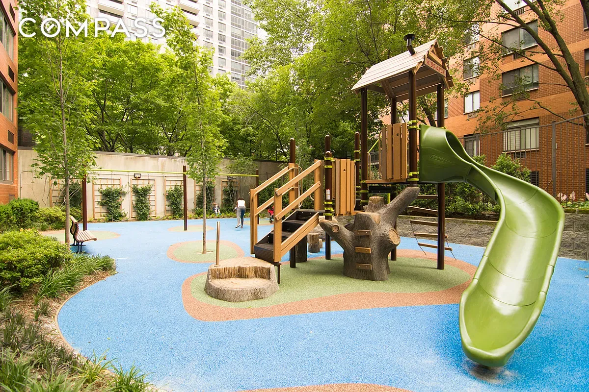 #14 photo, 200 E 94th Street, Upper East Side , NY 10128