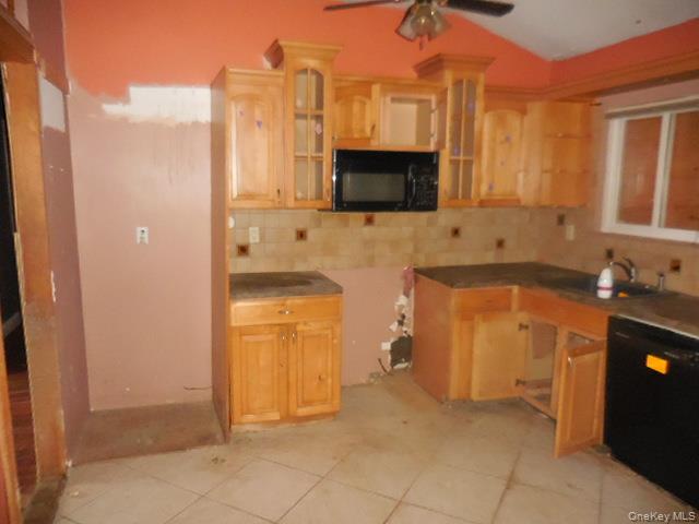 #16 photo, 2 Hollow Street, Bellport , NY 11713