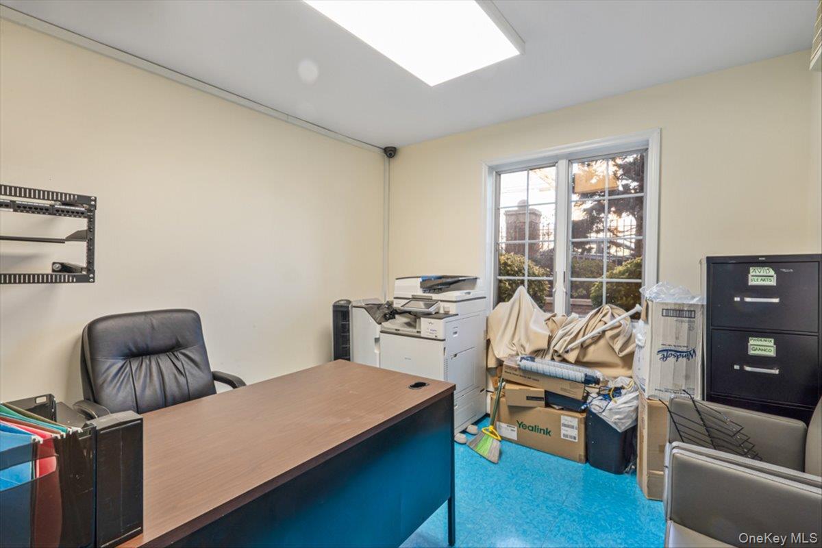 #13 photo, 62-48 Mt Olivet Crescent, Куинс ‖ Middle Village , NY 11379