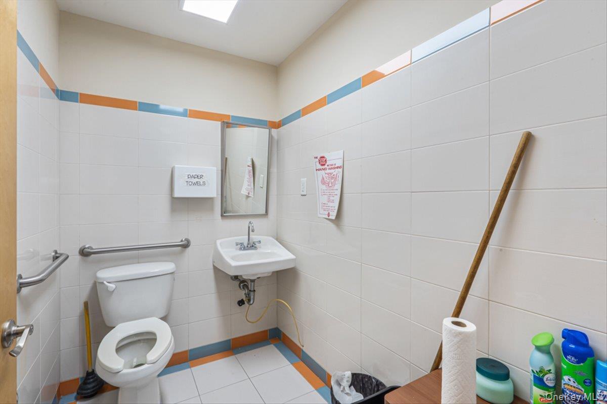 #16 photo, 62-48 Mt Olivet Crescent, Куинс ‖ Middle Village , NY 11379