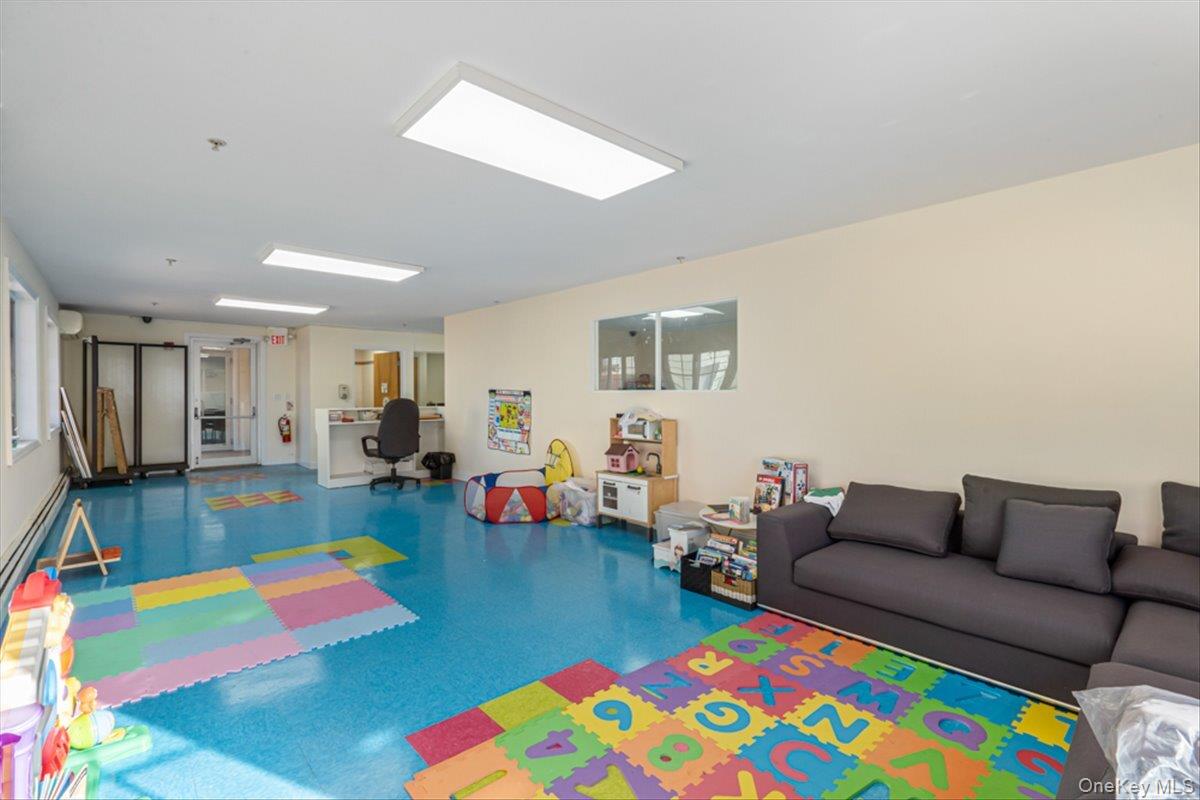 #5 photo, 62-48 Mt Olivet Crescent, Куинс ‖ Middle Village , NY 11379