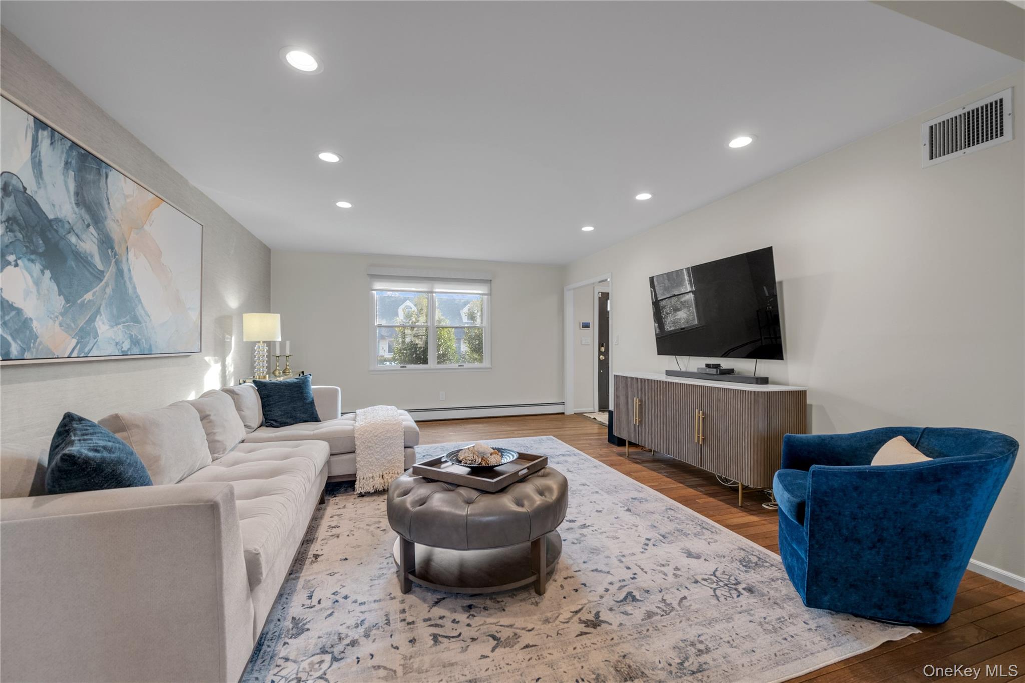 #4 photo, 29 3rd Avenue, Port Washington , NY 11050