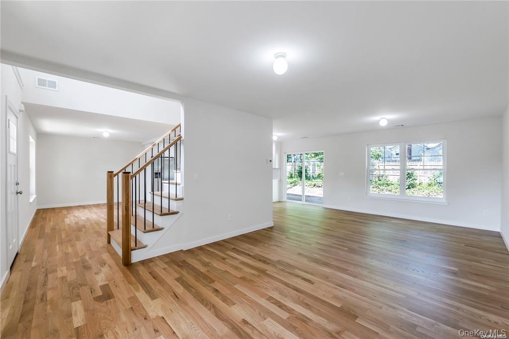 #16 photo, 65 Superior Street, מחוז סאפוק Port Jefferson Station , NY 11776