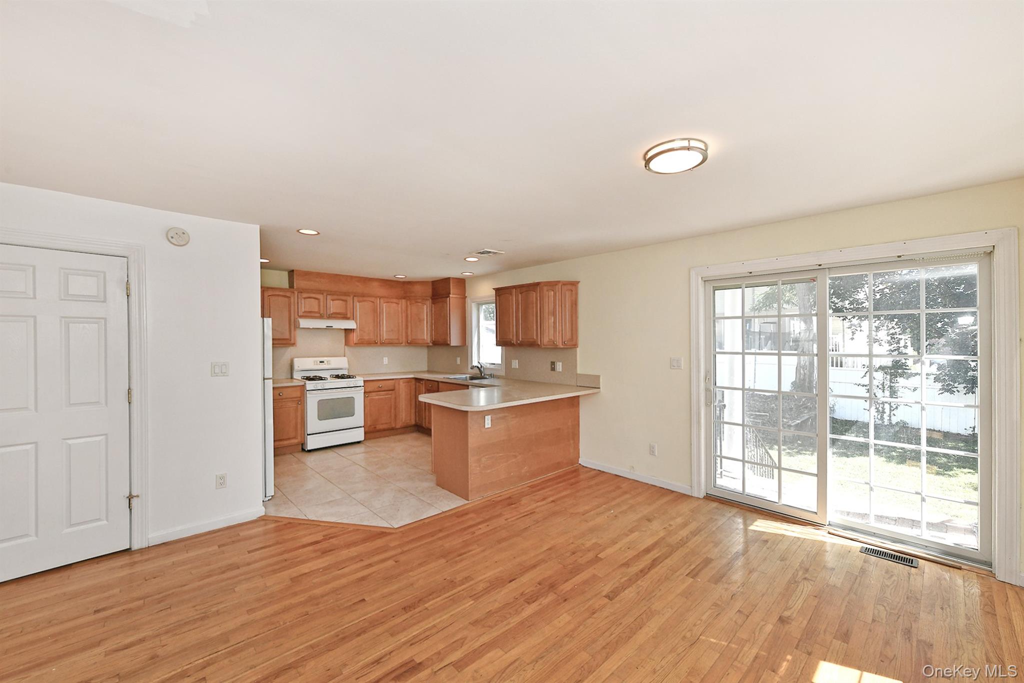 #6 photo, 16 Inwood Road, מחוז נסאו Port Washington , NY 11050