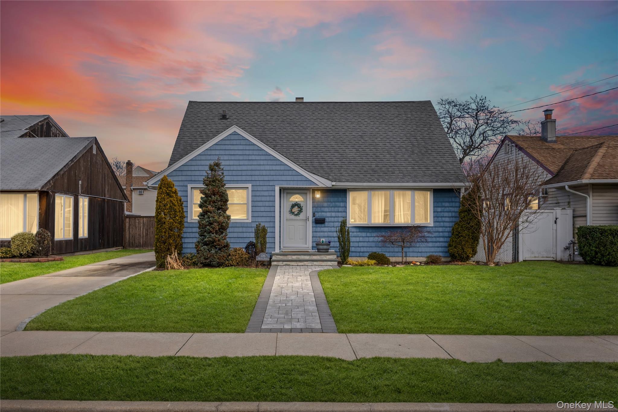 #1 photo, 3285 Neptune Avenue, नासाउ काउंटी Oceanside , NY 11572