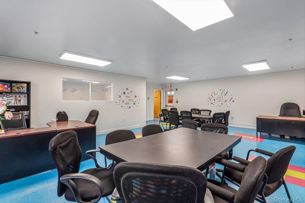 #11 photo, 62-48 Mt Olivet Crescent, Куинс ‖ Middle Village , NY 11379