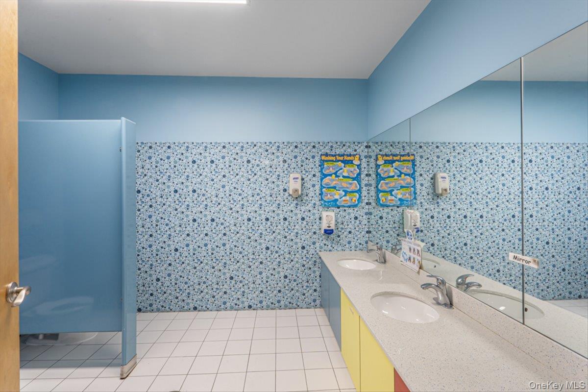 #15 photo, 62-48 Mt Olivet Crescent, Куинс ‖ Middle Village , NY 11379