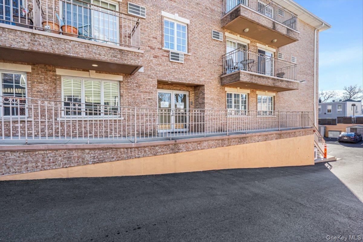 #2 photo, 62-48 Mt Olivet Crescent, Куинс ‖ Middle Village , NY 11379