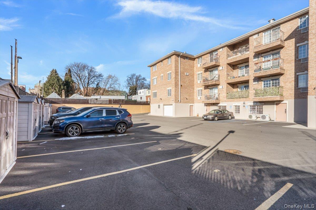 #3 photo, 62-48 Mt Olivet Crescent, Куинс ‖ Middle Village , NY 11379