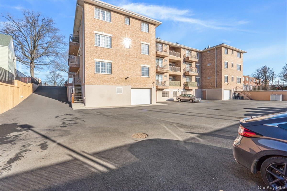 #4 photo, 62-48 Mt Olivet Crescent, Куинс ‖ Middle Village , NY 11379