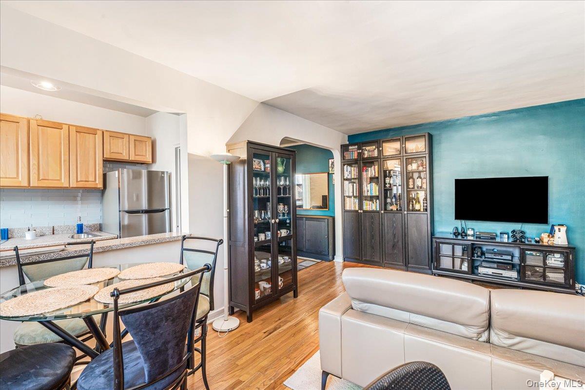 #1 photo, 67-35 Yellowstone Blvd, Куинс ‖ Forest Hills , NY 11375