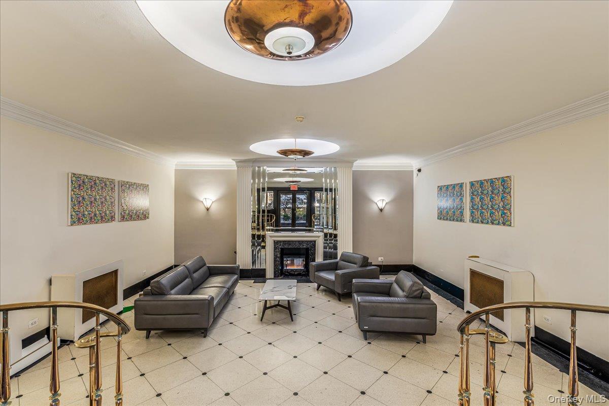 #13 photo, 67-35 Yellowstone Blvd, Куинс ‖ Forest Hills , NY 11375