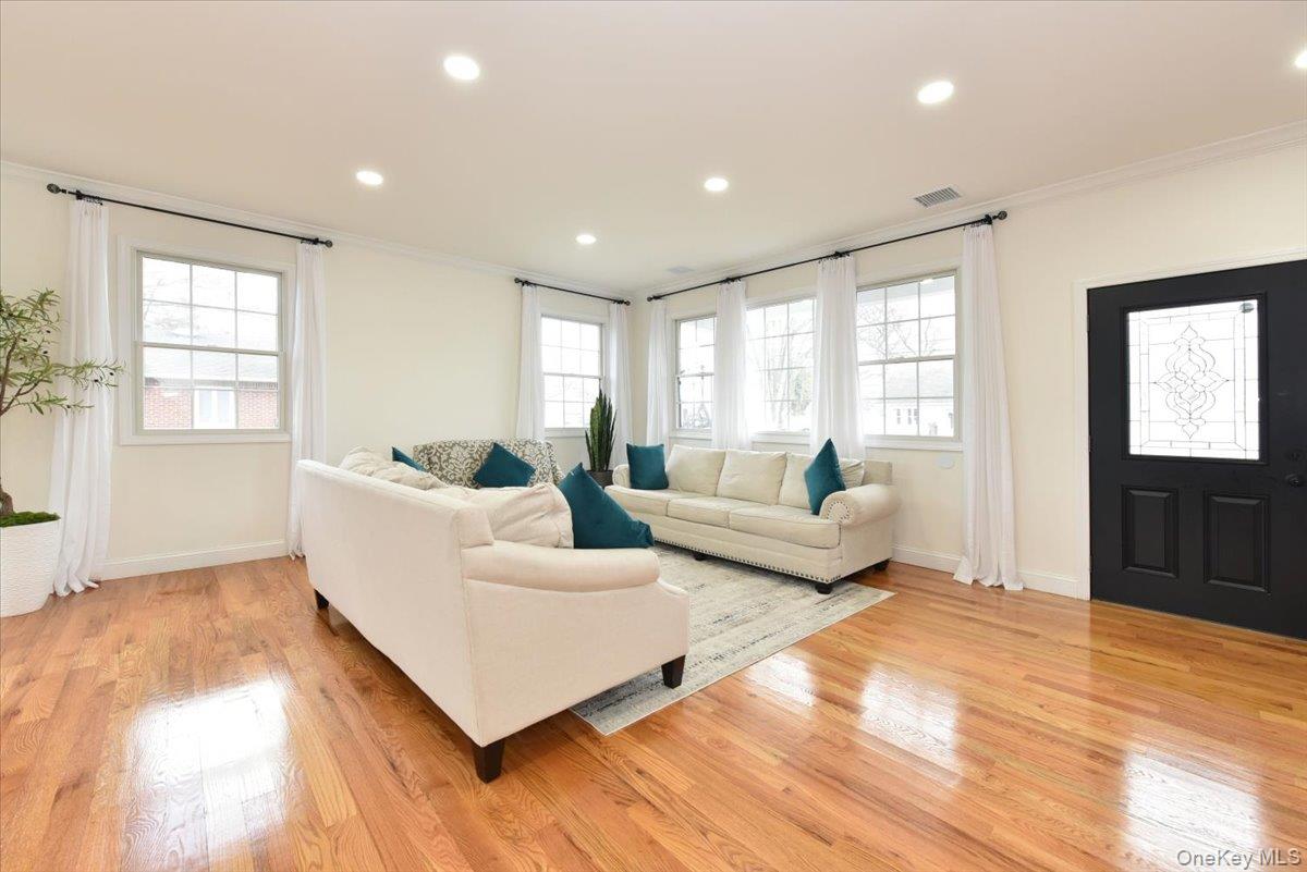 #8 photo, 551 Grand Avenue, 东长岛 Lindenhurst , NY 11757