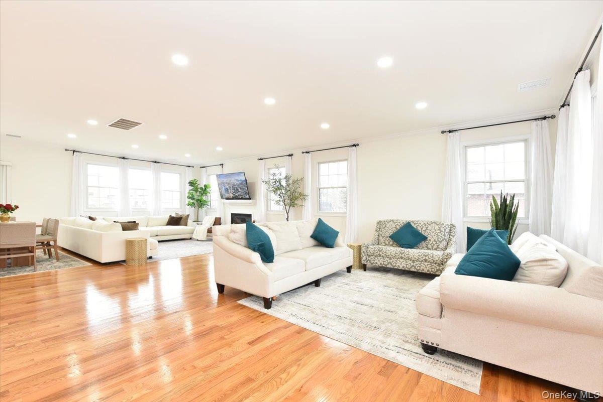 #9 photo, 551 Grand Avenue, 东长岛 Lindenhurst , NY 11757