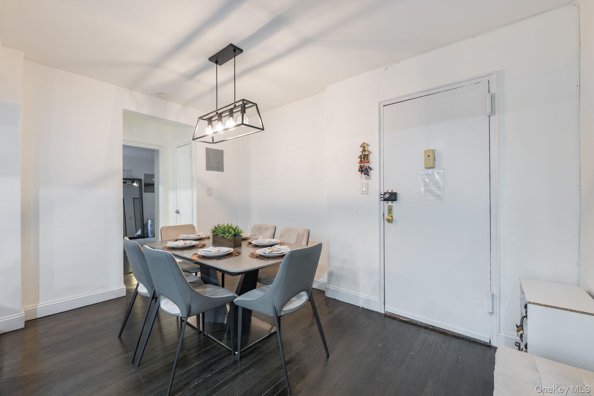 #1 photo, 84-01 Main Street, קווינס Briarwood , NY 11435