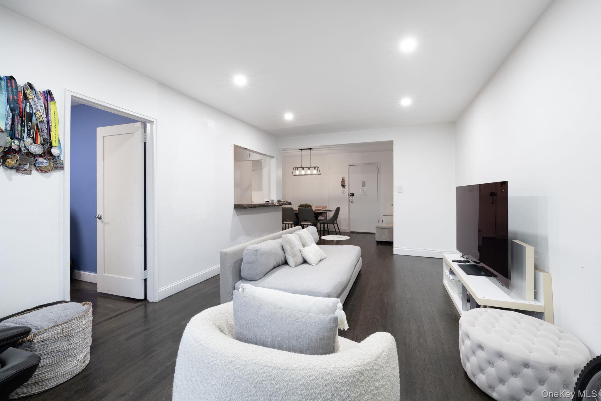 #12 photo, 84-01 Main Street, קווינס Briarwood , NY 11435