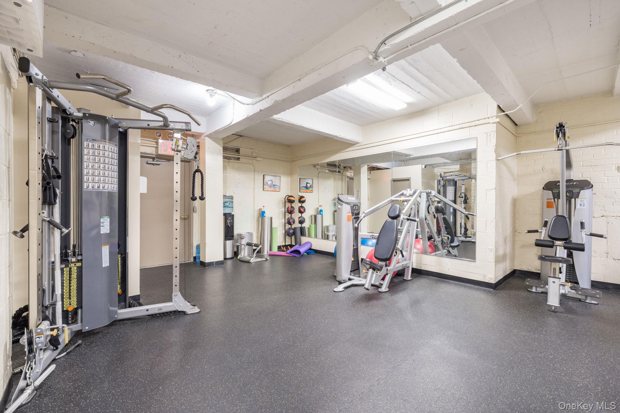 #19 photo, 84-01 Main Street, קווינס Briarwood , NY 11435